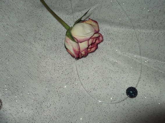 Collier boule bleu jean