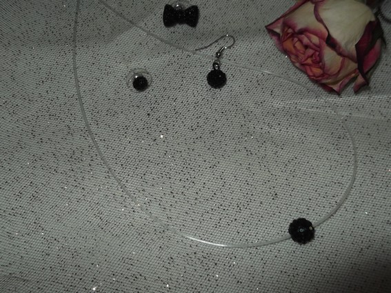 Collier boule noire