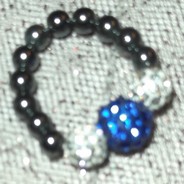 Bague 3 boules 2 blanches une bleue électrique