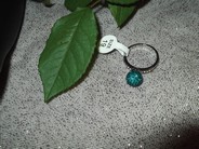Bague boule turquoise et petits strass blancs